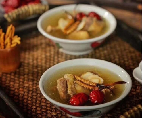 哪三類人不能吃冬蟲(chóng)夏草？什么原因？