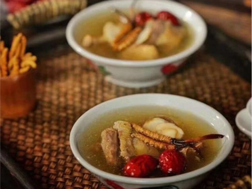 冬蟲夏草可以直接食用嗎？冬蟲夏草常用于燉煮